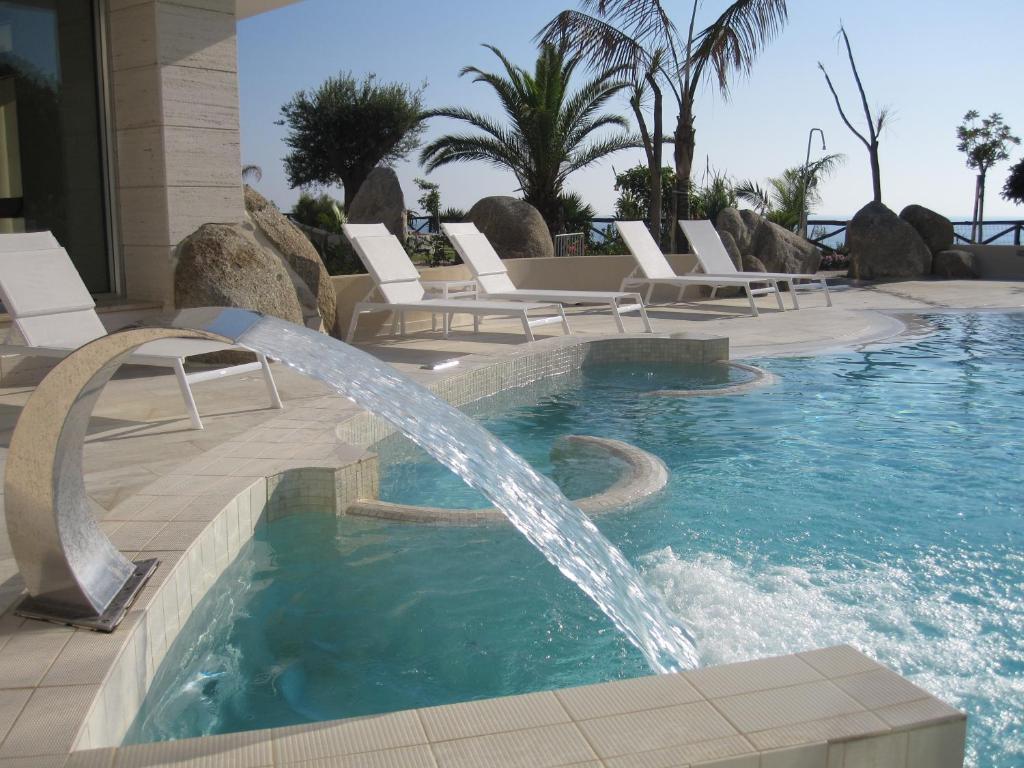 Hotel Villaggio Cala Di Volpe Capo Vaticano Ngoại thất bức ảnh