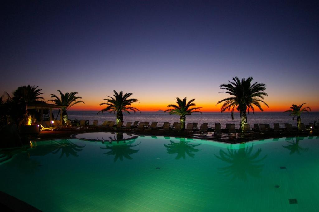 Hotel Villaggio Cala Di Volpe Capo Vaticano Ngoại thất bức ảnh