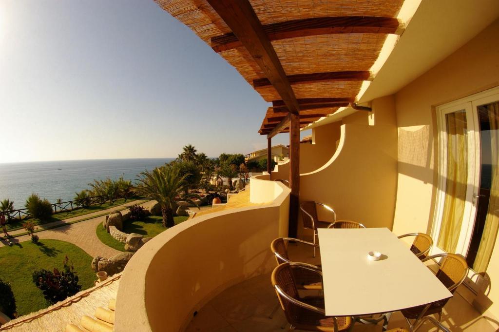 Hotel Villaggio Cala Di Volpe Capo Vaticano Ngoại thất bức ảnh