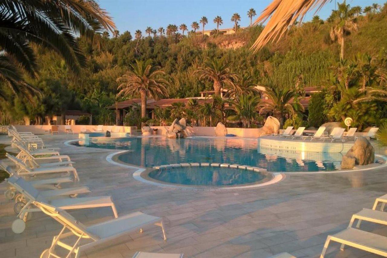 Hotel Villaggio Cala Di Volpe Capo Vaticano Ngoại thất bức ảnh