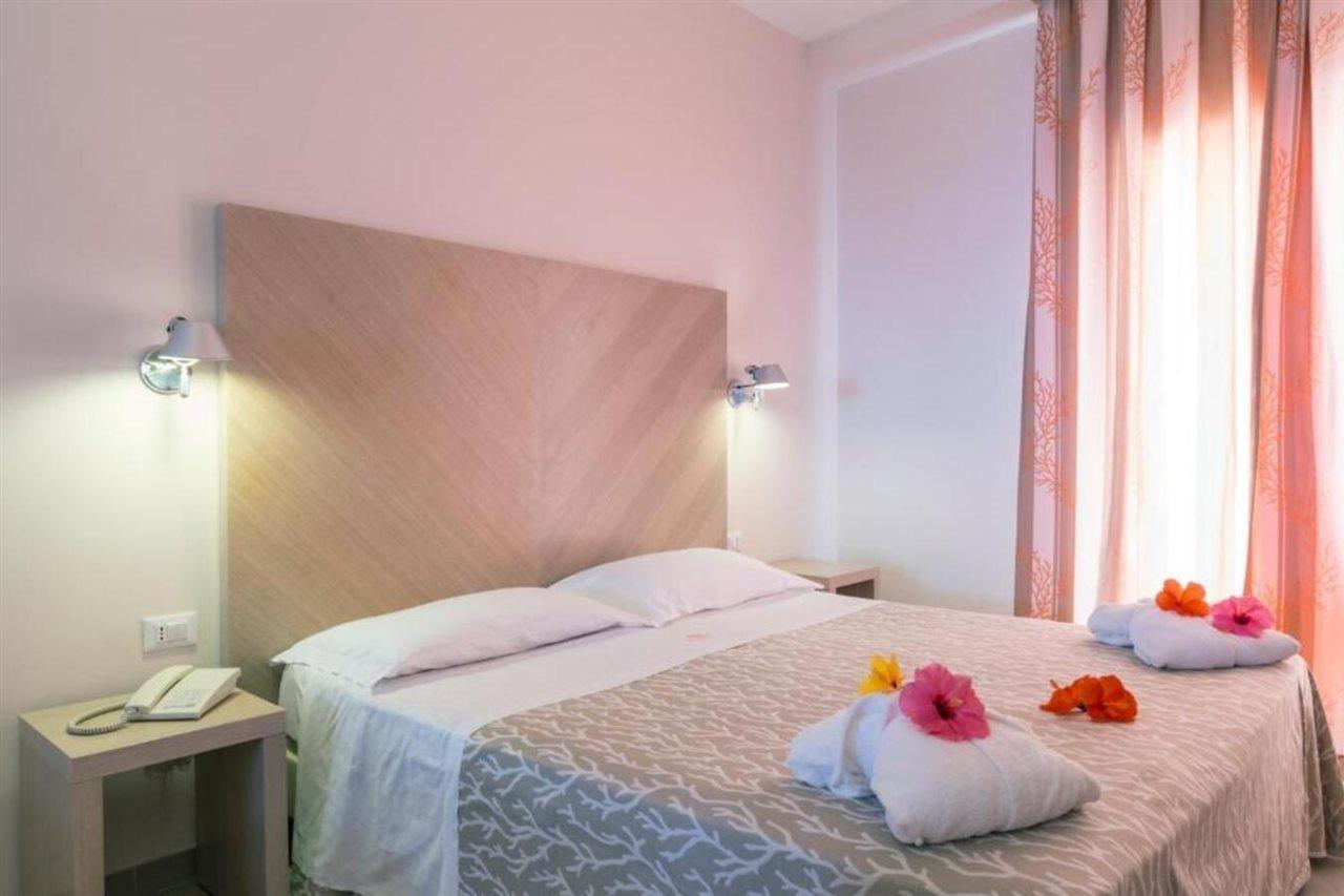Hotel Villaggio Cala Di Volpe Capo Vaticano Ngoại thất bức ảnh
