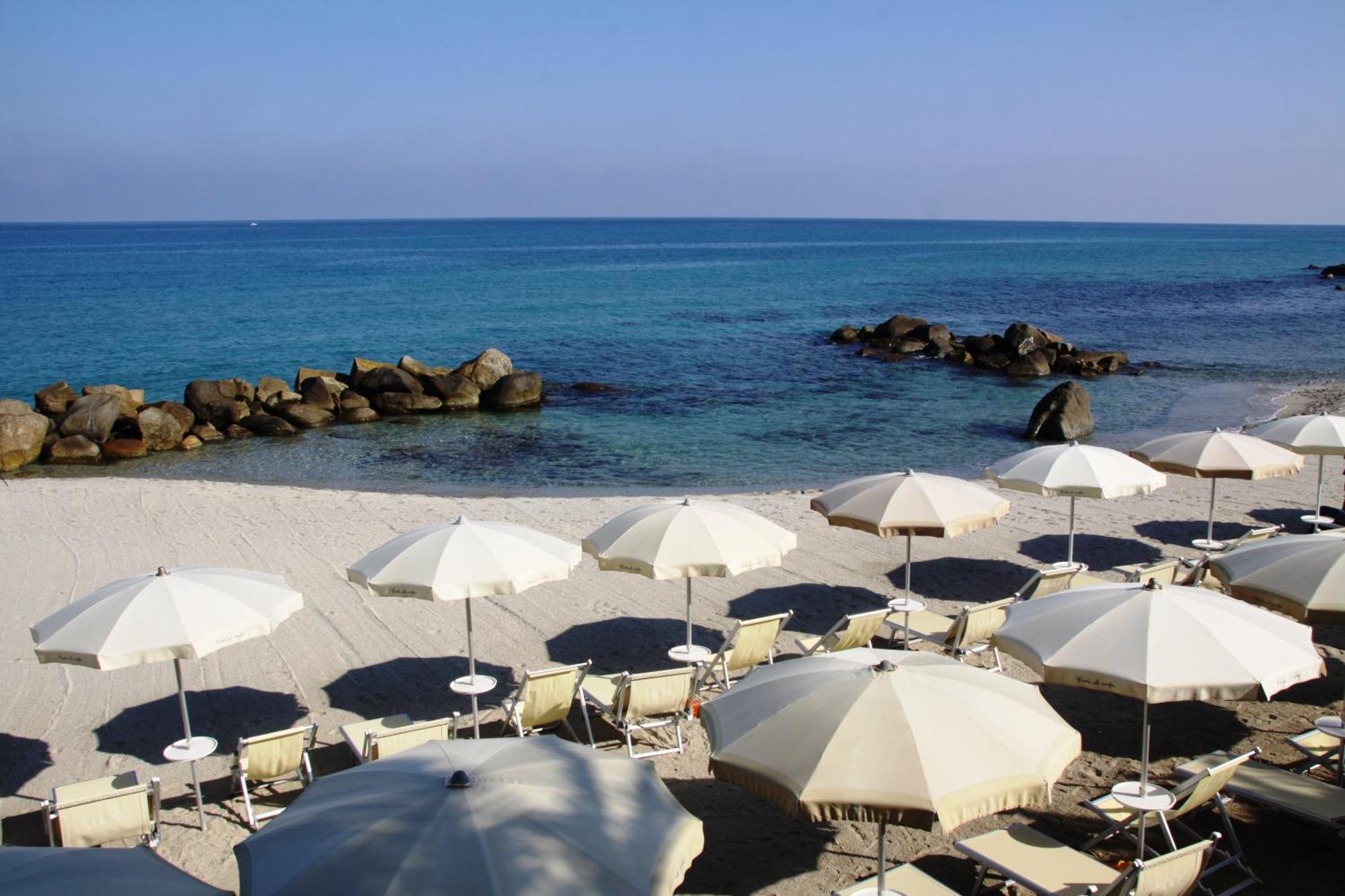 Hotel Villaggio Cala Di Volpe Capo Vaticano Ngoại thất bức ảnh