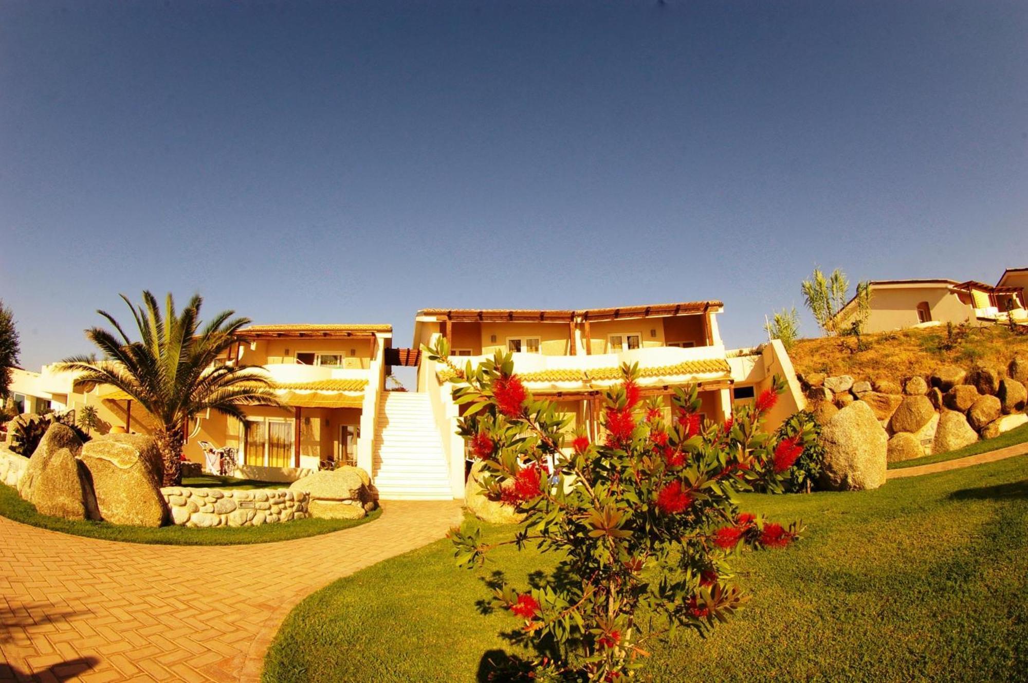Hotel Villaggio Cala Di Volpe Capo Vaticano Ngoại thất bức ảnh