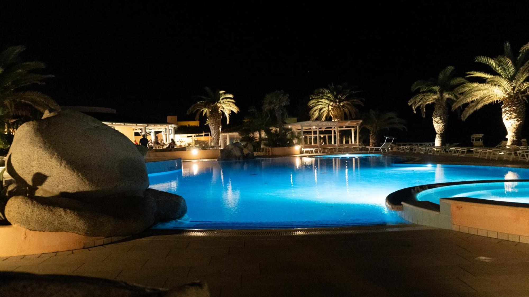 Hotel Villaggio Cala Di Volpe Capo Vaticano Ngoại thất bức ảnh