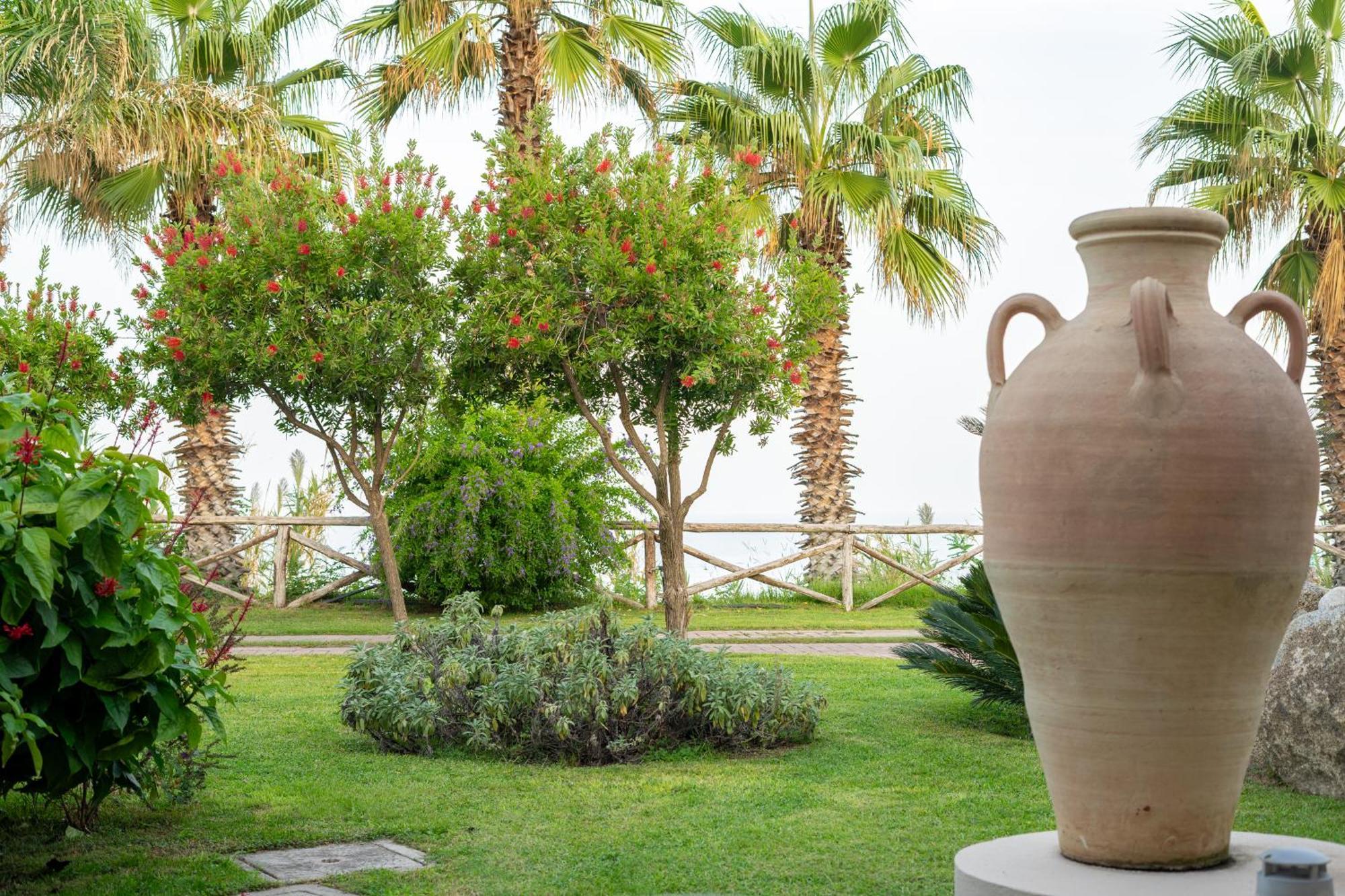 Hotel Villaggio Cala Di Volpe Capo Vaticano Ngoại thất bức ảnh