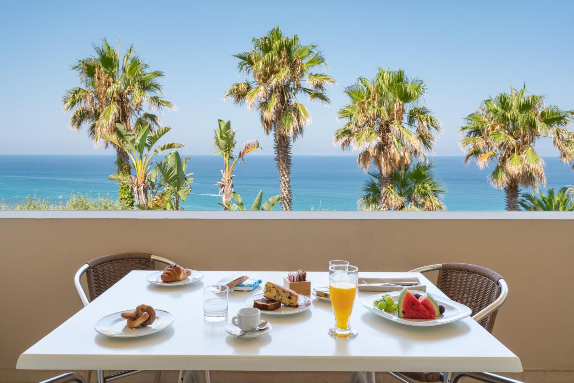 Hotel Villaggio Cala Di Volpe Capo Vaticano Ngoại thất bức ảnh