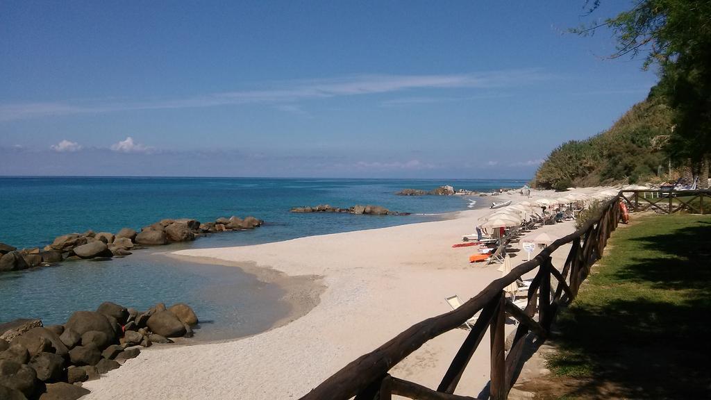 Hotel Villaggio Cala Di Volpe Capo Vaticano Ngoại thất bức ảnh