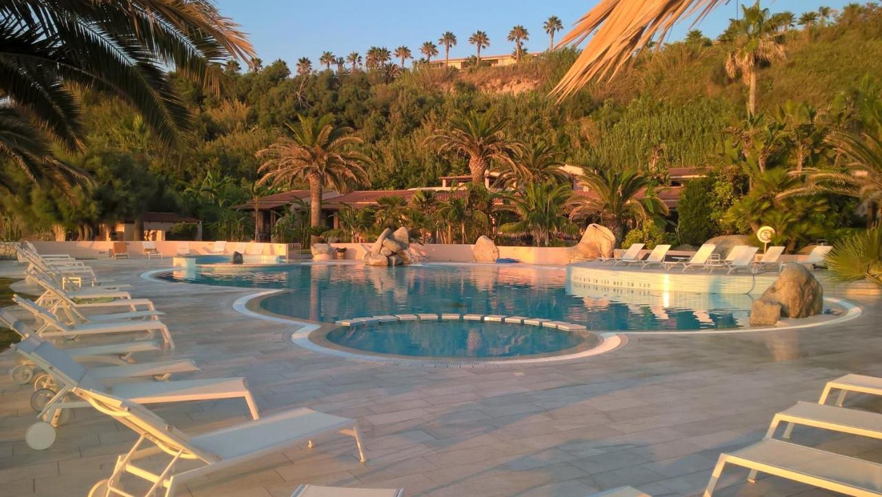 Hotel Villaggio Cala Di Volpe Capo Vaticano Ngoại thất bức ảnh