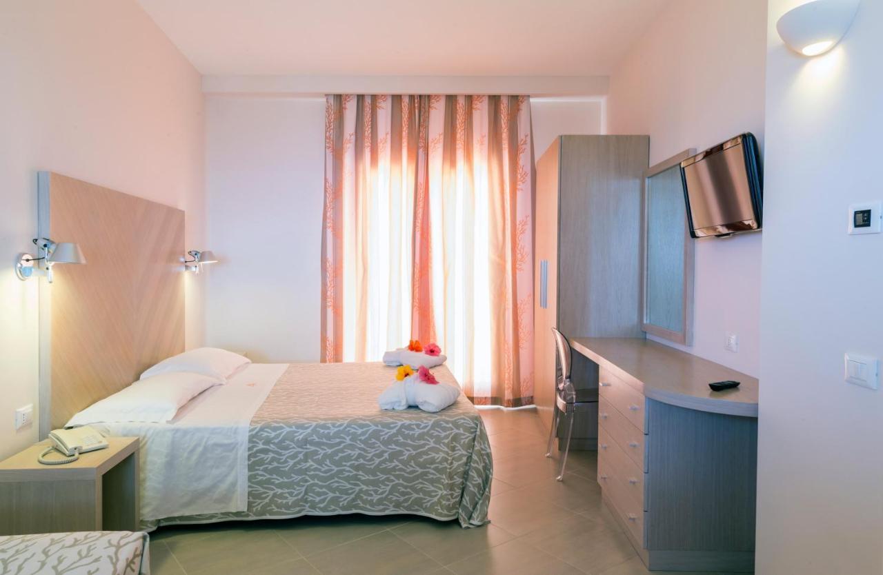 Hotel Villaggio Cala Di Volpe Capo Vaticano Ngoại thất bức ảnh