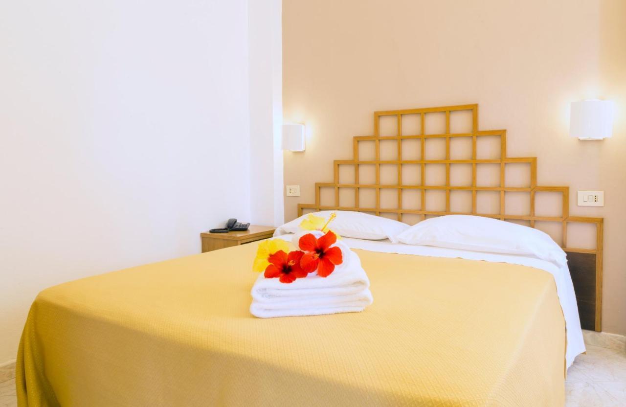 Hotel Villaggio Cala Di Volpe Capo Vaticano Ngoại thất bức ảnh